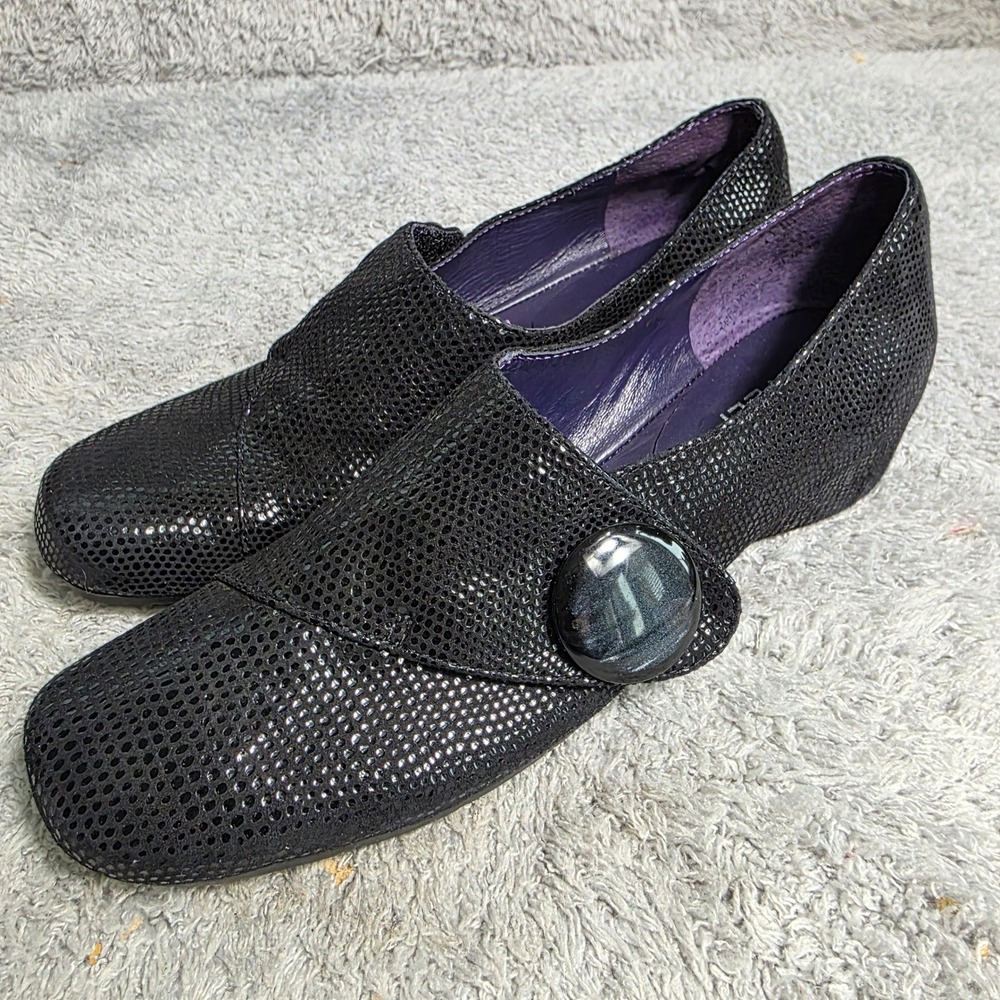 VTG Van‎ Eli Wedge Pumps Black Textured Button Square Toe Womens 6.5 S Excellent